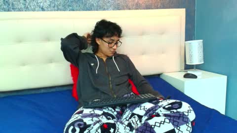     online show from November 7, 2025, 12:27 pm