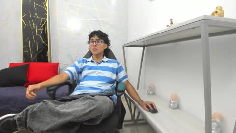     online show from November 9, 2025, 7:34 pm