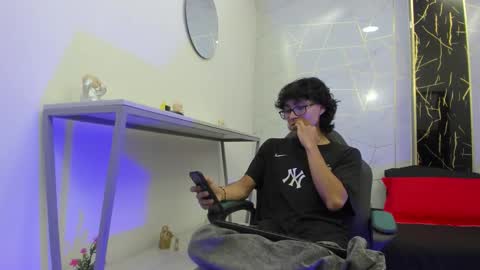     online show from November 28, 2025, 7:27 pm