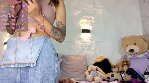 Violeta online show from November 17, 2025, 12:00 pm