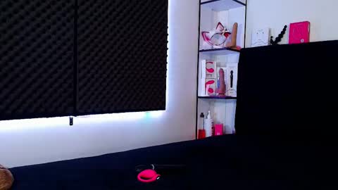 zpzphot online show from February 15, 2026, 8:27 pm