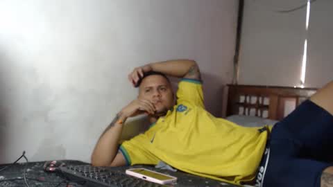 zues_gle25 online show from April 17, 2026, 8:34 pm