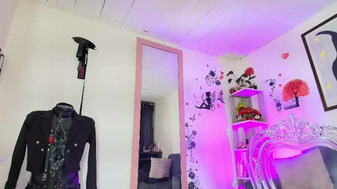 zully_green online show from March 27, 2026, 8:37 am
