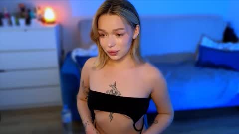 zuzzixx online show from November 7, 2025, 6:35 am