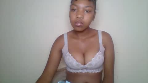 zyraelle_01 online show from May 16, 2026, 10:01 am