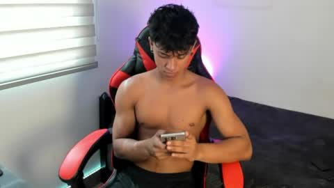 zyzz_1812 online show from June 4, 2026, 6:47 pm