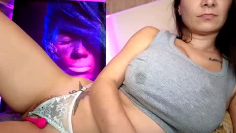 zzarraaa online show from November 19, 2025, 8:31 pm