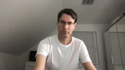 Snapshot of zzz123_cam chatting on December 8, 2024, 3:56 pm zzz123_cam online show from December 8, 2024, 3:56 pm