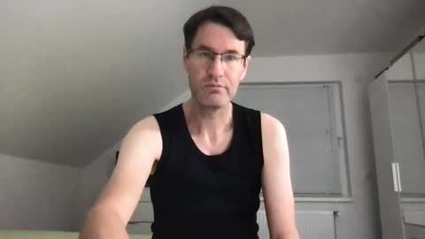 Snapshot of zzz123_cam chatting on October 5, 2025, 3:21 pm zzz123_cam online show from October 5, 2025, 3:21 pm