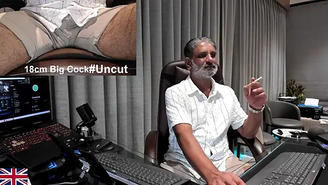 Snapshot of OnlineBossUK chatting on May 18, 2026, 5:08 pm OnlineBossUK online show from May 18, 2026, 5:08 pm