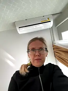 angelmommu online show from October 3, 2025, 5:26 am