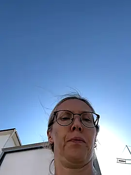 angelmommu online show from October 4, 2025, 9:51 am