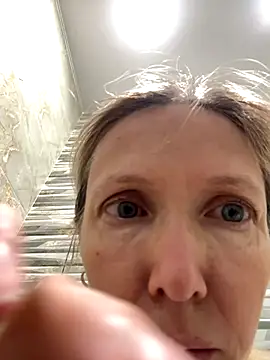 angelmommu online show from October 10, 2025, 4:00 am