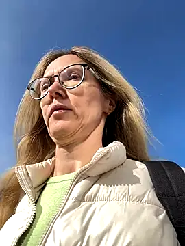 angelmommu online show from November 3, 2025, 10:16 am