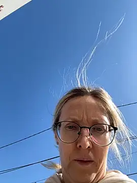 angelmommu online show from March 12, 2026, 7:14 am