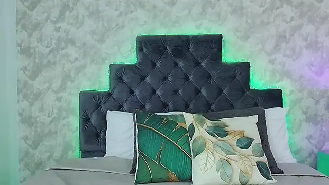 elizabeth coleman online show from April 15, 2026, 8:42 pm