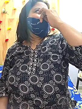 MOM-SUN-COUPLE online show from September 13, 2025, 9:53 am