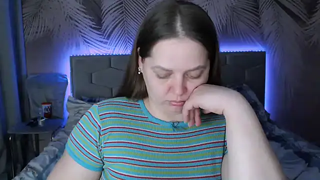 uliastar online show from February 28, 2025, 4:10 pm