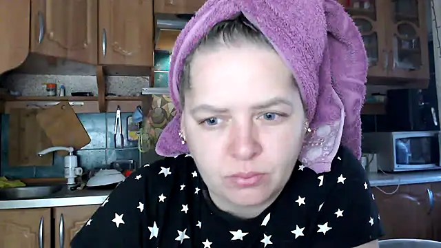 uliastar online show from October 18, 2025, 5:32 am