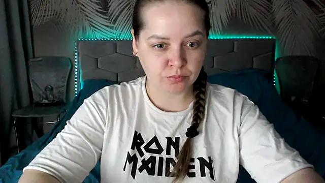 uliastar online show from March 12, 2026, 7:25 am