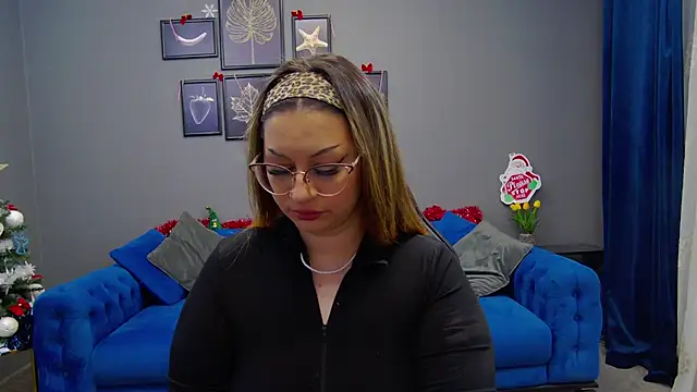 Snapshot of Katewalker_ chatting on December 11, 2024, 8:39 pm Katewalker online show from December 11, 2024, 8:39 pm