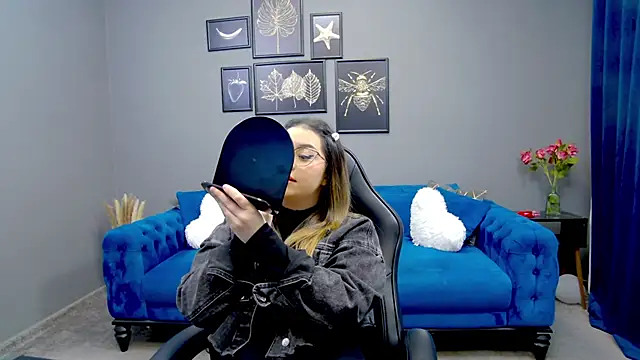 Snapshot of Katewalker_ chatting on March 4, 2025, 6:07 pm Katewalker online show from March 4, 2025, 6:07 pm