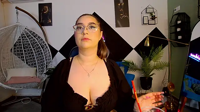 Katewalker  online show from July 5, 2026, 7:10 pm