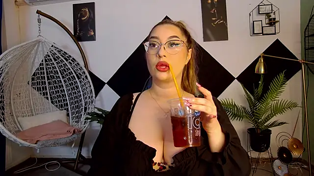 Katewalker  online show from July 10, 2026, 7:05 pm