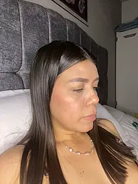 martina contreras online show from April 5, 2026, 3:15 am