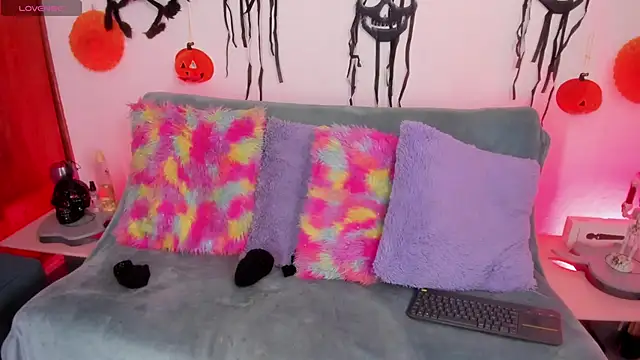 Cata green online show from October 6, 2025, 7:44 pm