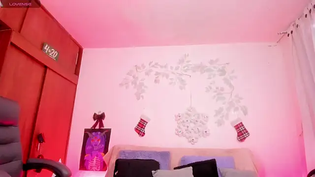 Cata green online show from December 4, 2025, 7:44 pm