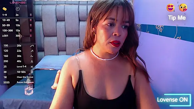 Abril Beltran  online show from March 12, 2025, 9:35 pm