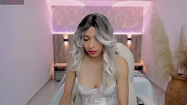 emilly smith 1 online show from January 24, 2025, 3:22 am