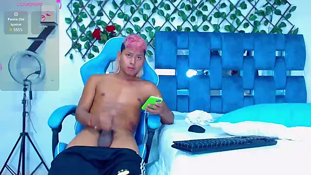 Hakim prettynigg online show from January 17, 2025, 6:02 pm