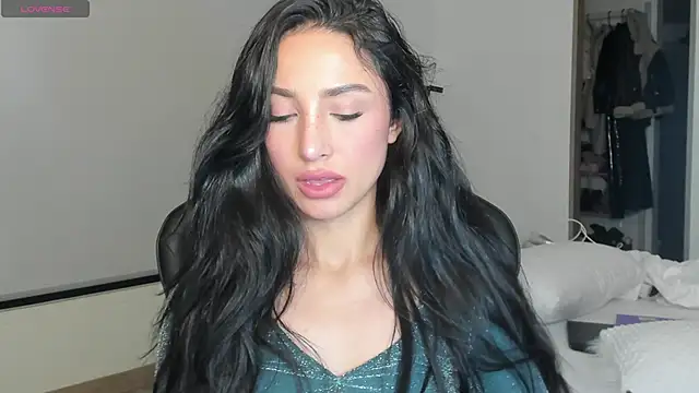 EvaMoet online show from March 6, 2025, 6:41 am