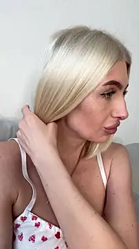 Mia Roxie online show from March 5, 2026, 3:02 am