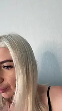Snapshot of Mia_Roxie chatting on June 9, 2026, 3:29 am Mia Roxie online show from June 9, 2026, 3:29 am