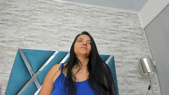 veronica salas online show from January 21, 2025, 8:00 pm