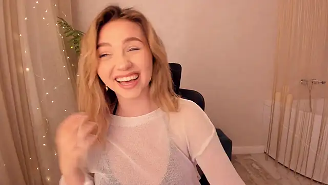 Snapshot of GracefulLook chatting on January 18, 2025, 7:48 pm GracefulLook online show from January 18, 2025, 7:48 pm