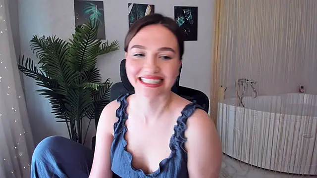 Snapshot of GracefulLook chatting on February 6, 2025, 9:43 am GracefulLook online show from February 6, 2025, 9:43 am