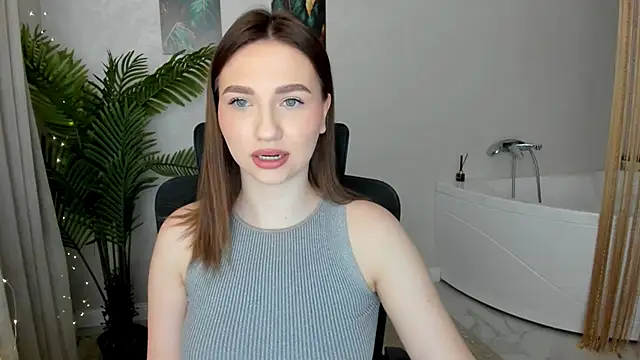 Snapshot of GracefulLook chatting on March 4, 2025, 3:22 am GracefulLook online show from March 4, 2025, 3:22 am