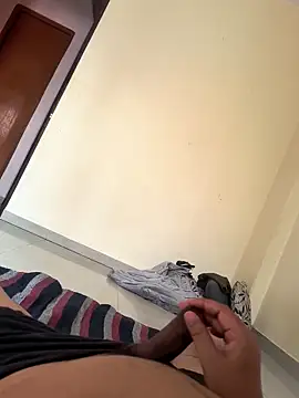 Snapshot of rajstrip12650 chatting on February 8, 2026, 5:11 am rajstrip12650 online show from February 8, 2026, 5:11 am