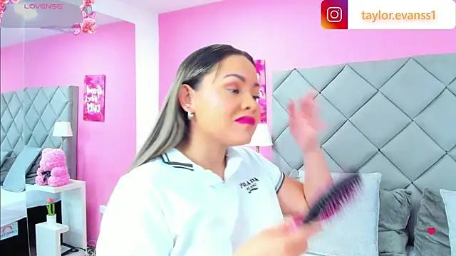 TaylorEvanss online show from September 20, 2025, 5:58 pm