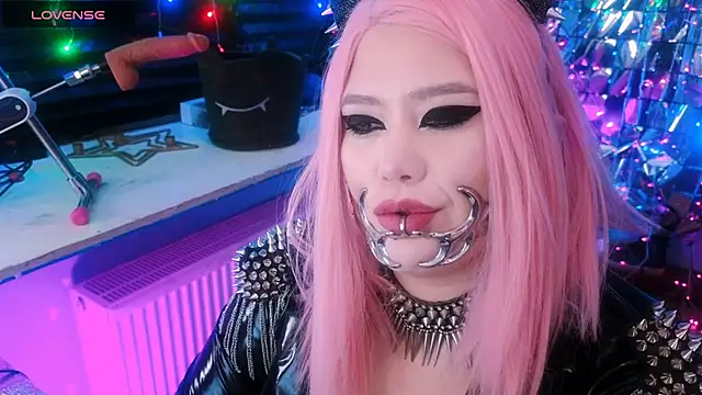 Snapshot of wickedxqueen chatting on February 8, 2025, 5:29 am wickedxqueen online show from February 8, 2025, 5:29 am