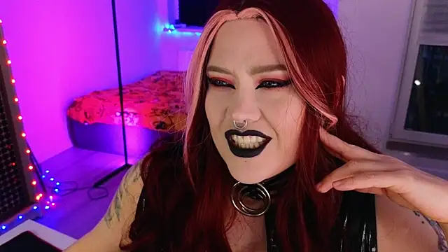 wickedxqueen online show from May 25, 2026, 8:04 pm