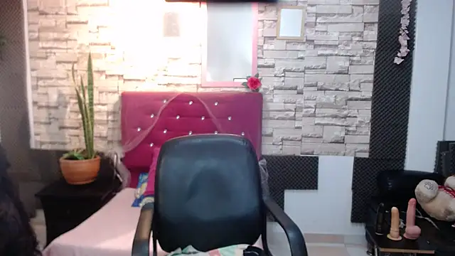 MarianaNight02 online show from December 30, 2024, 11:17 pm