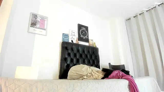 JohanyLatino online show from January 24, 2025, 6:04 pm