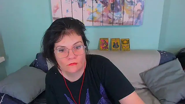 EverlyRays online show from February 11, 2026, 3:50 pm