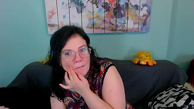 EverlyRays online show from April 23, 2026, 2:19 pm