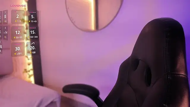 Snapshot of emma_woods_ chatting on December 9, 2024, 12:19 pm emma woods online show from December 9, 2024, 12:19 pm